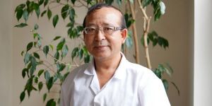 Dr Yi